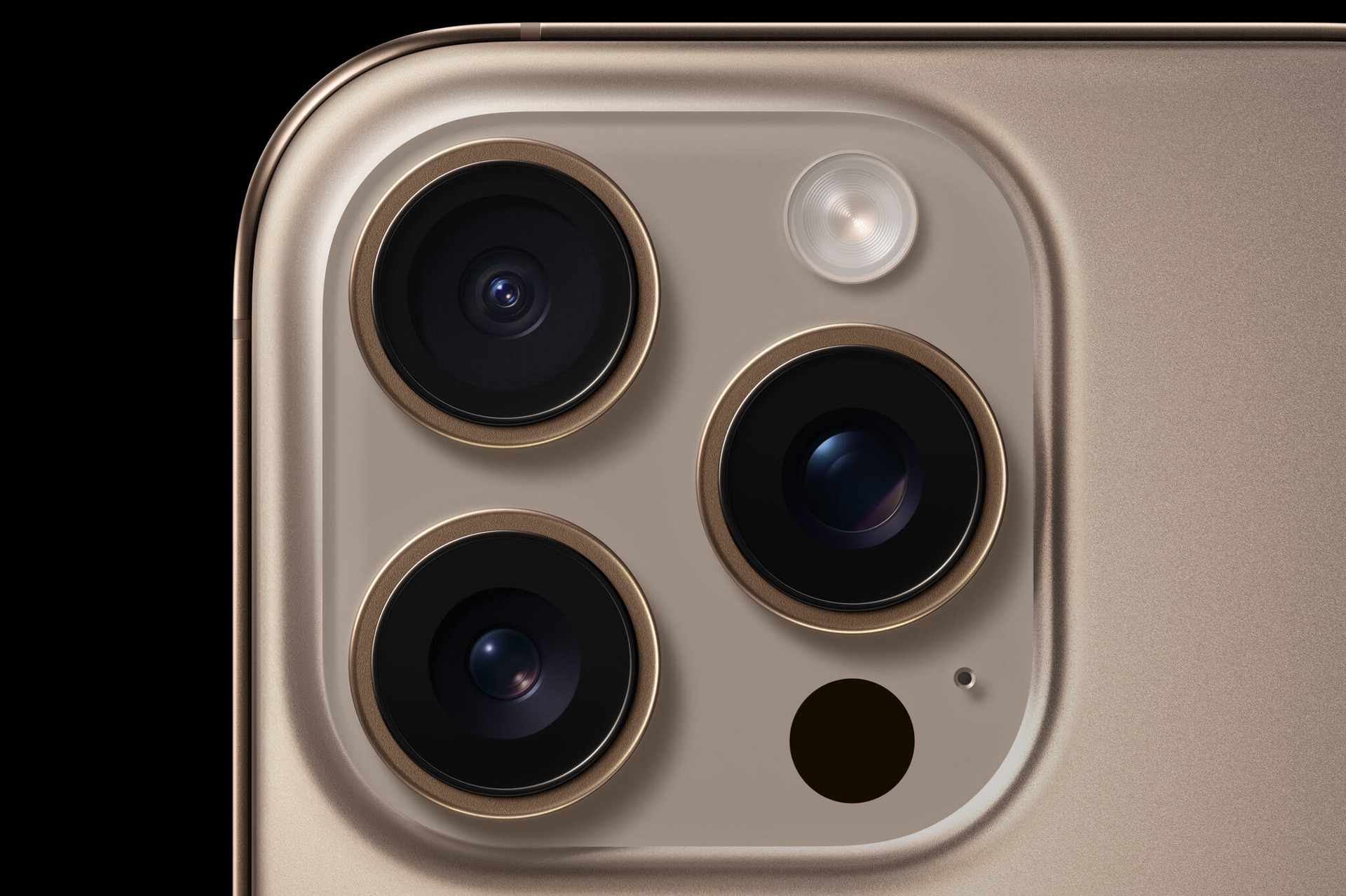 iPhone 16 Pro / Pro Maxはどこが変わった？15 Proと仕様比較。画面と 