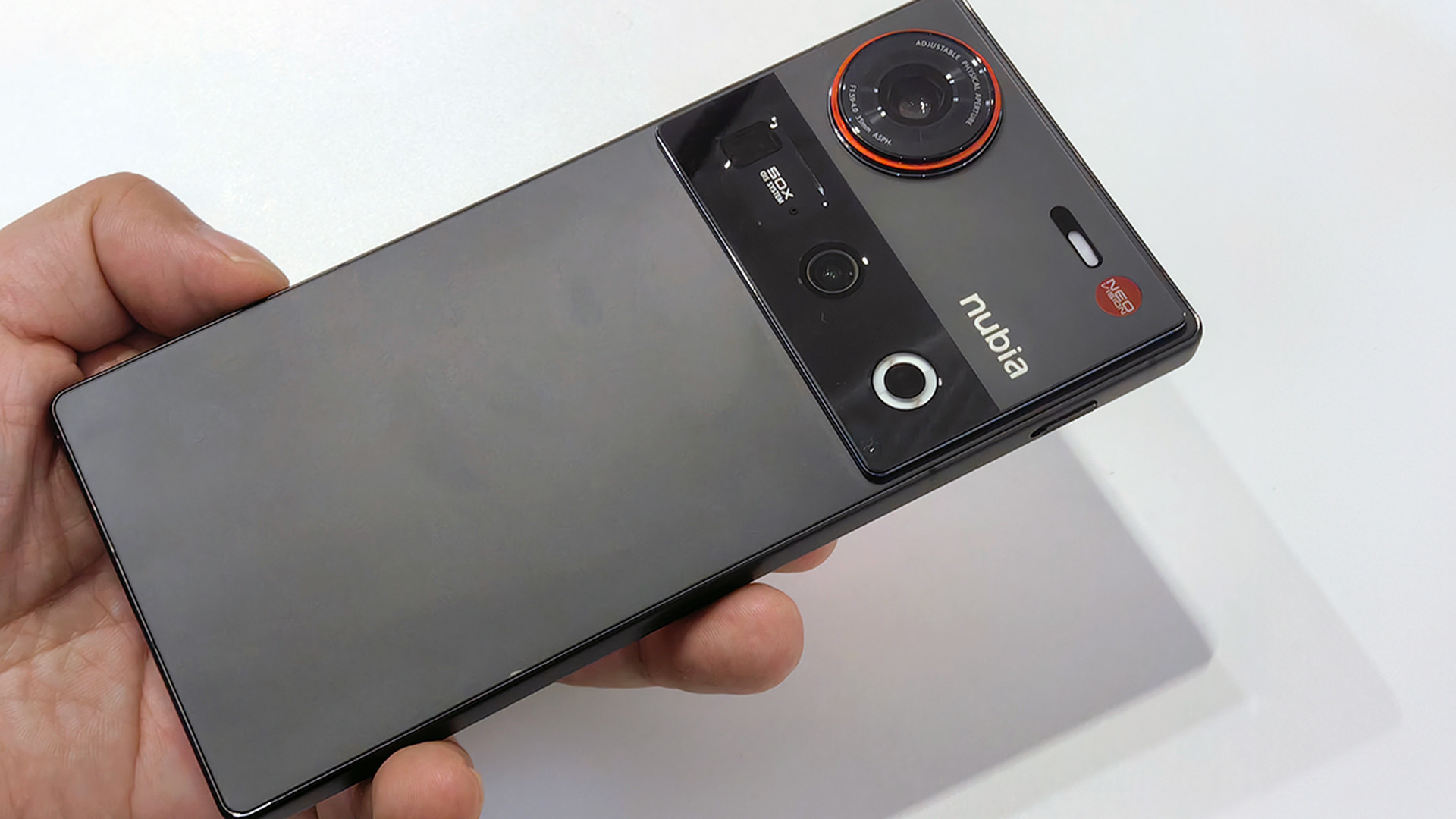 【匿名配送】スマホ｜カメラまとめ売り スマホのカメラ“可変絞り”が当たり前に？ 日本発売決定のあの