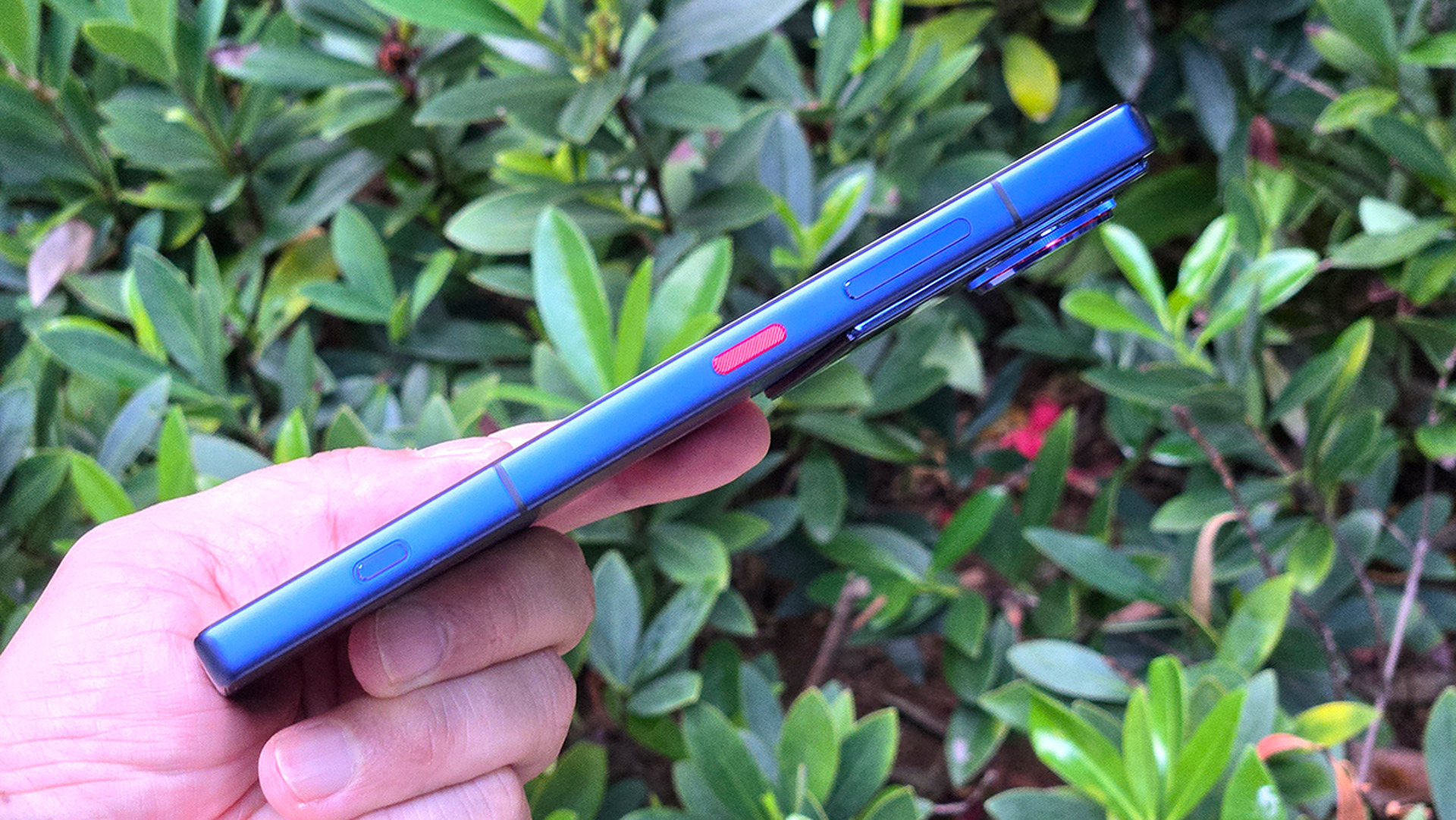 Nubia Z70 Ultra Starry Night デザイン ゴッホの名画と最強カメラが合体！ nubia Z70 Ultra Starry Nightを