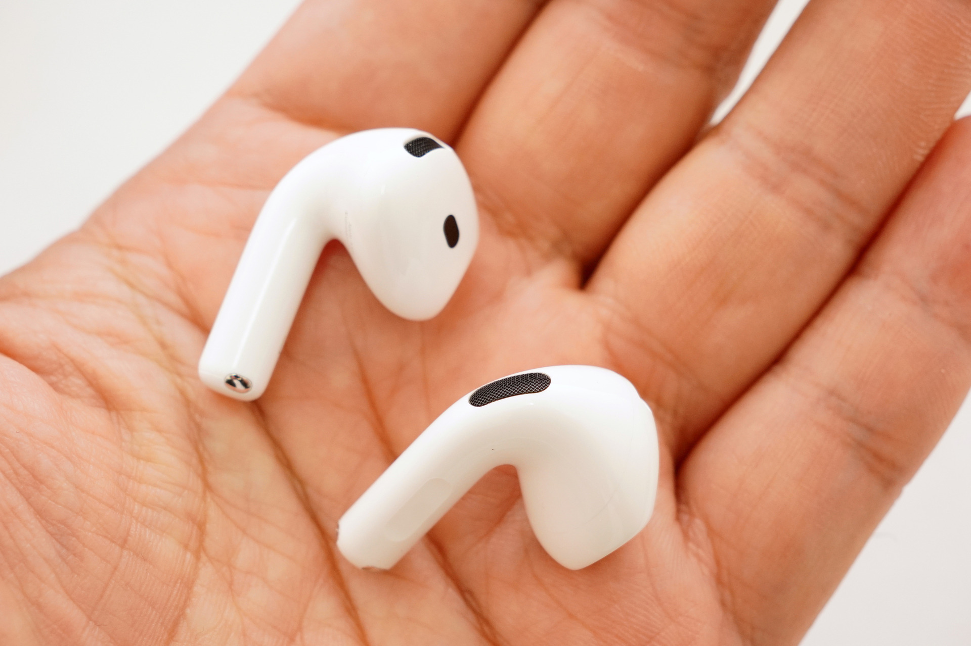 Apple、AirPods / AirPods Proのファームウェアアップデート方法を