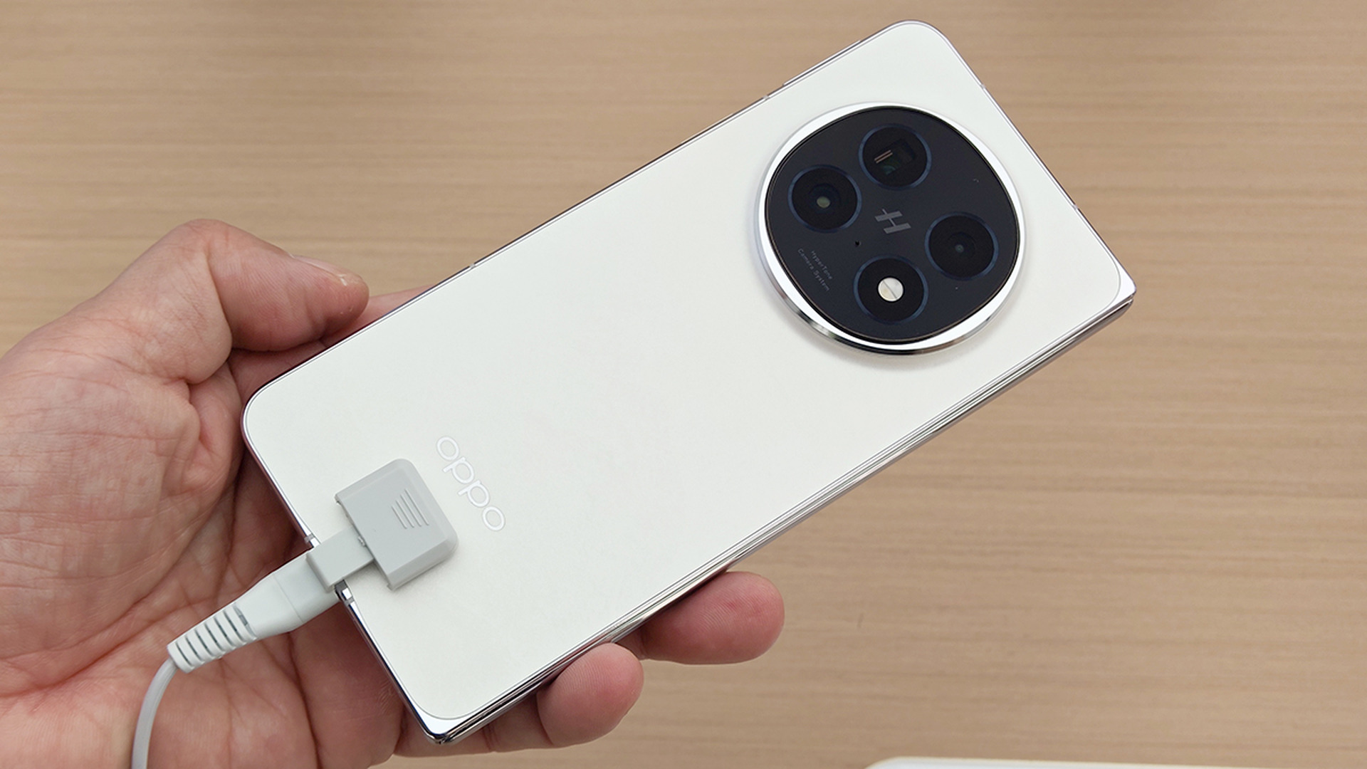 世界最薄記録を更新したOPPOの折りたたみ「Find N5」の実機を超速で