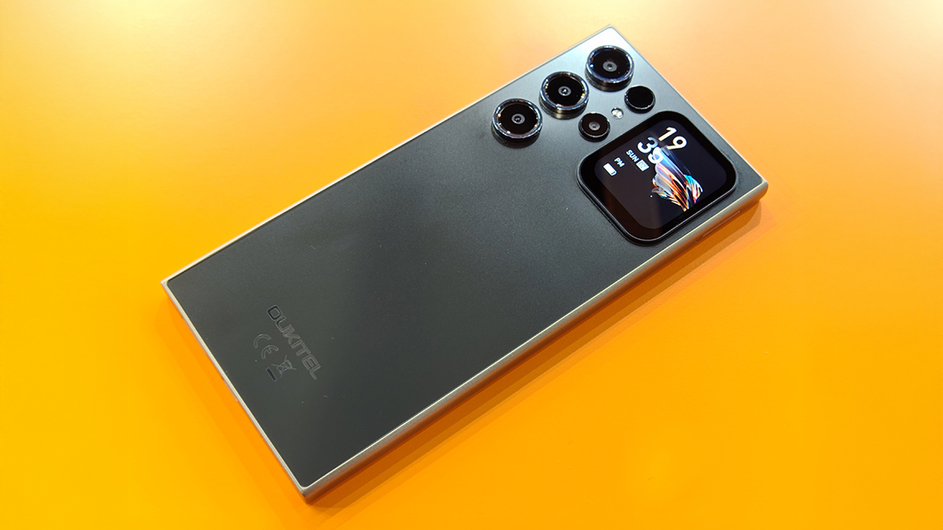 カスタムデザイン スマートフォン 本体 Galaxy S26 Ultraがこうなってほしい気もする背面サブ画面搭載そっくり