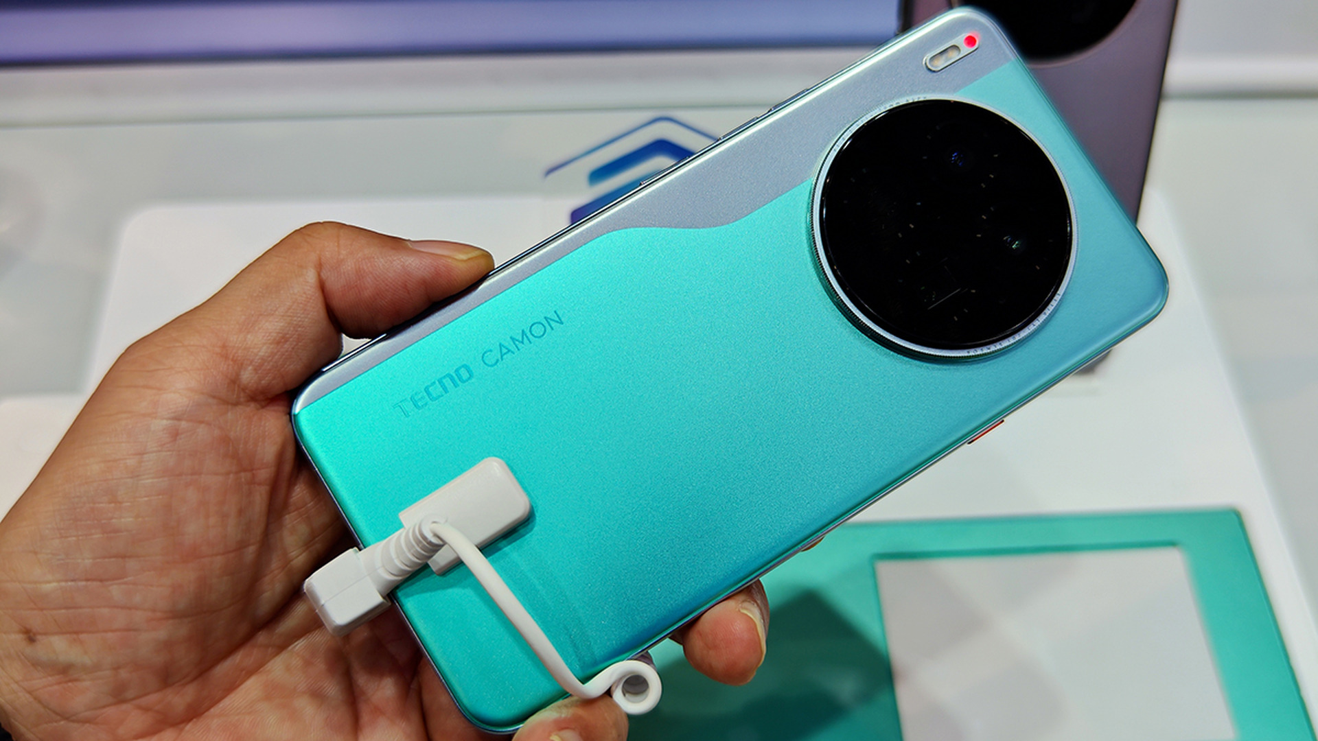 超有望メーカー TECNOの最新スマホ「CAMON 40」シリーズをチェック