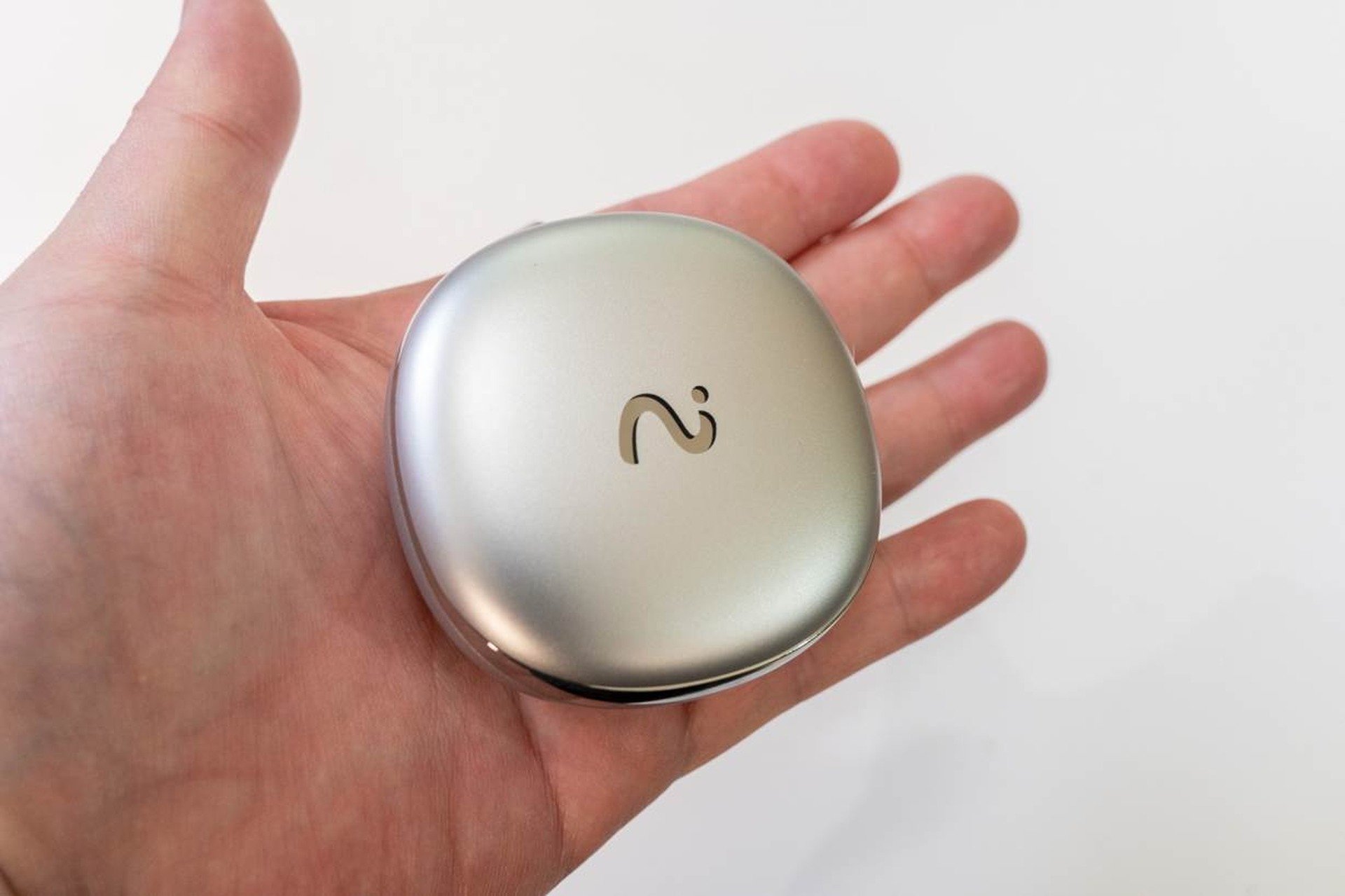 AI音声レコーダーにもなるワイヤレスイヤホン「viaim RecDot」実機