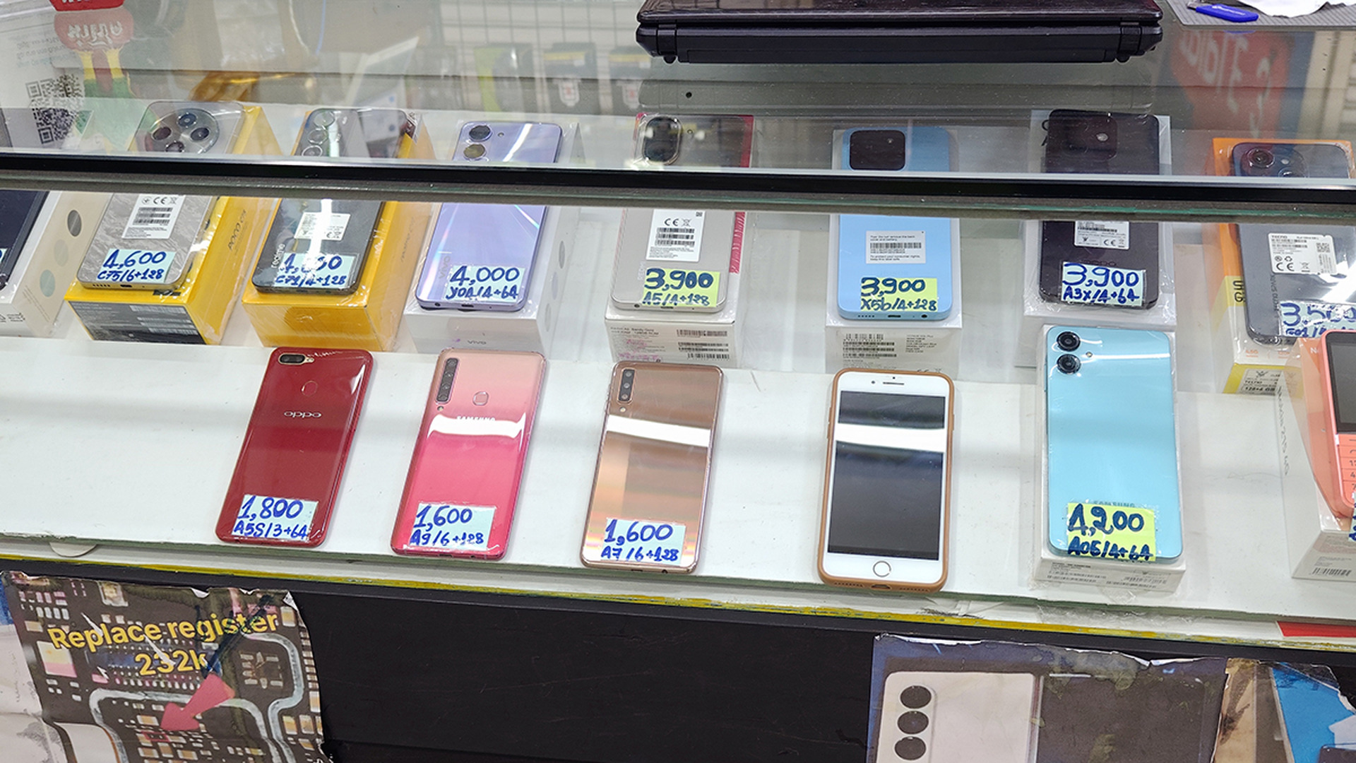 幻の5Gケータイを発見！と思いきや… 怪しいパーツがそろうバンコクの