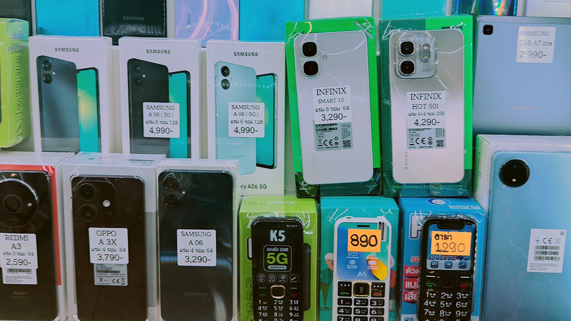 幻の5Gケータイを発見！と思いきや… 怪しいパーツがそろうバンコクの