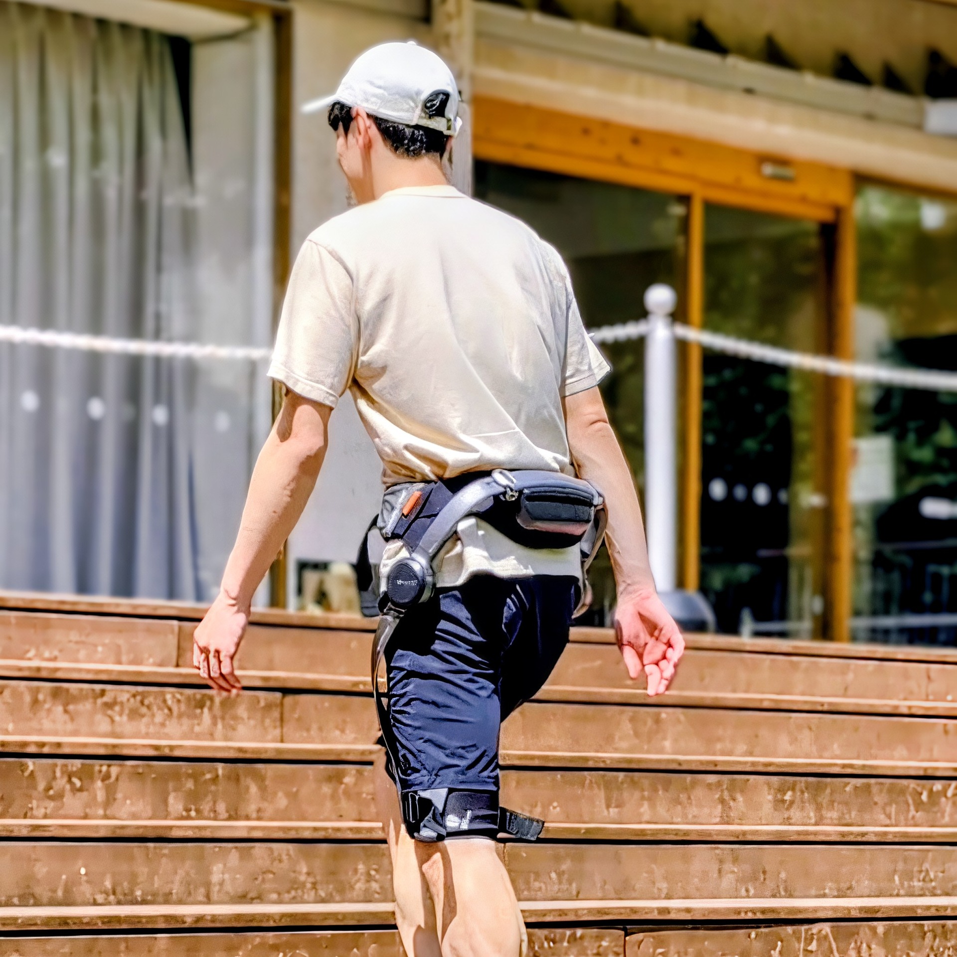 攻殻』着想の外骨格パワードスーツHypershell Xレビュー 「電動