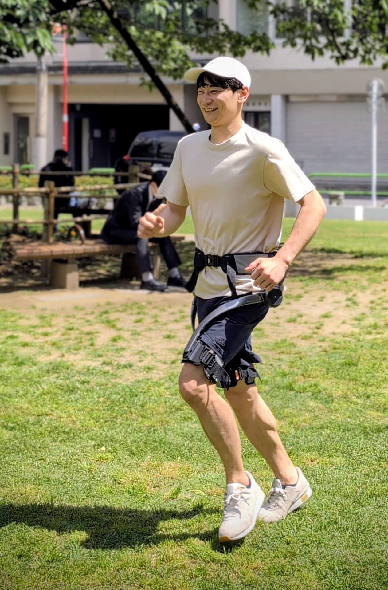 攻殻』着想の外骨格パワードスーツHypershell Xレビュー 「電動