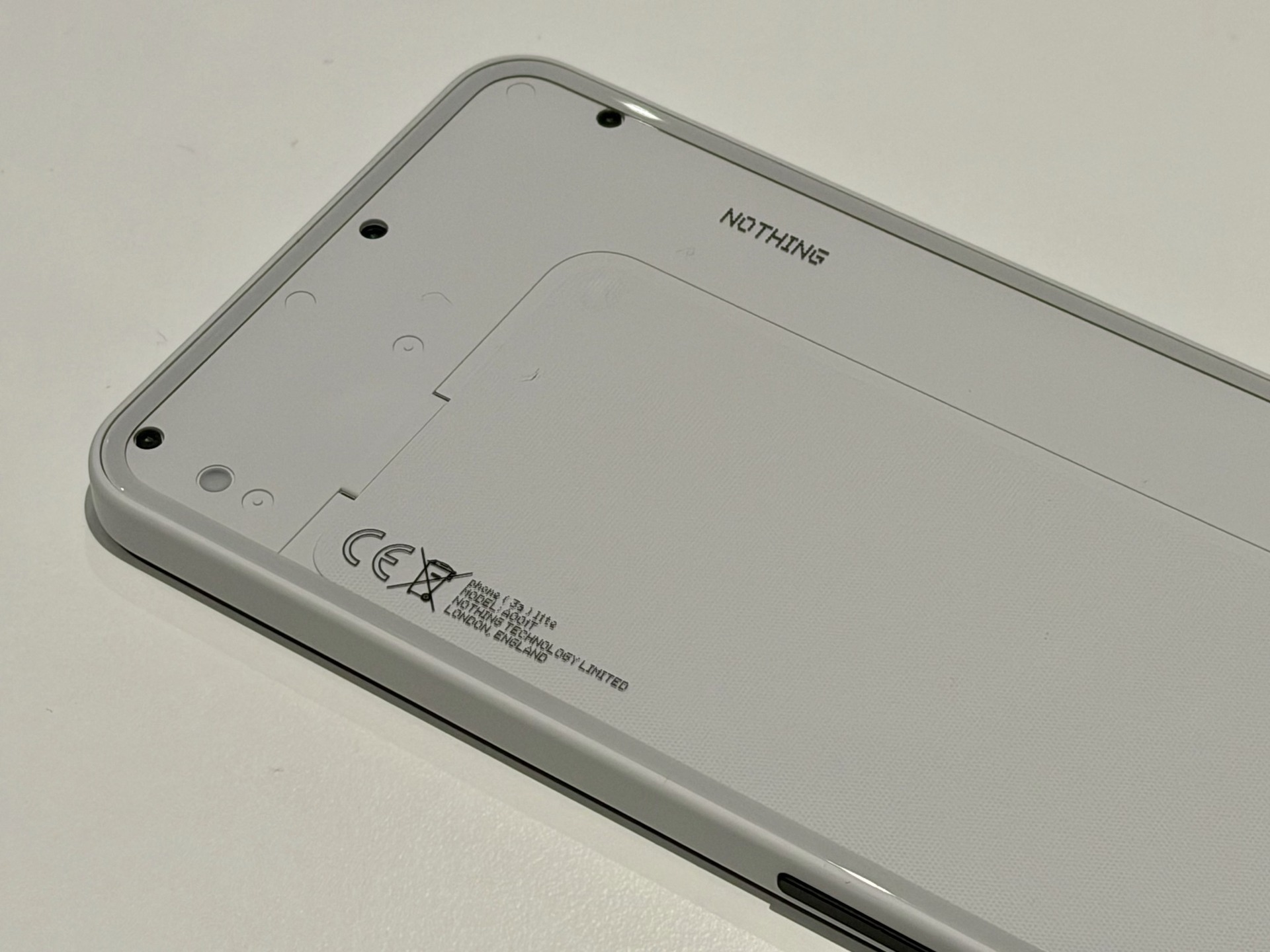 Nothing Phone (3a) Lite 日本版登場＆実機チェック。レッドモデルは