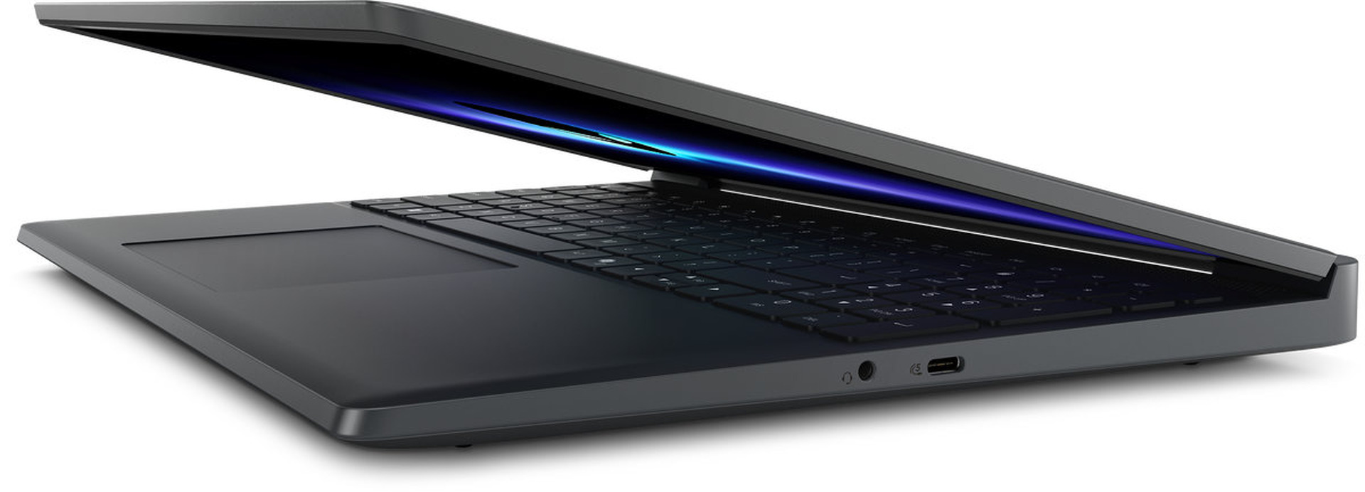 Alienwareが新型ゲーミングノートPC「Alienware 15」を発表。薄型