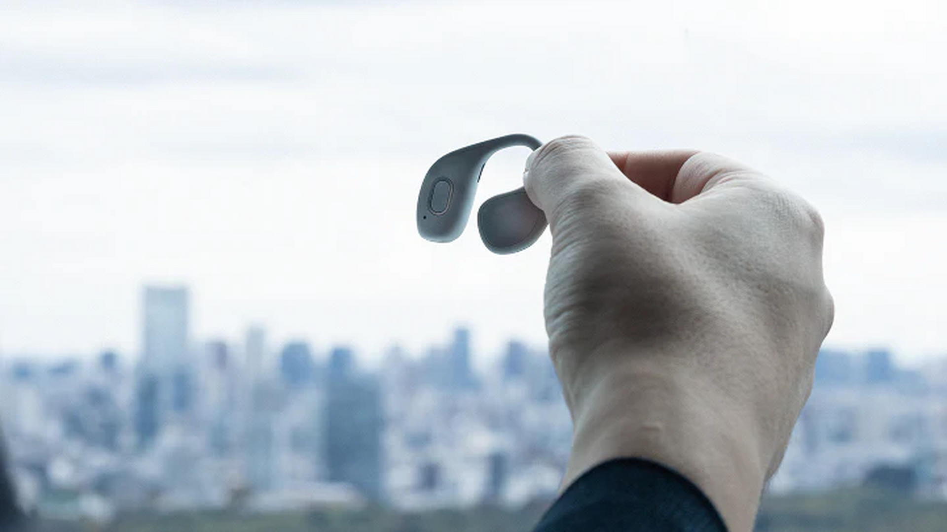NTTのオープンイヤー集音器 cocoe Ear 一般発売、テレビ用Auracast送信