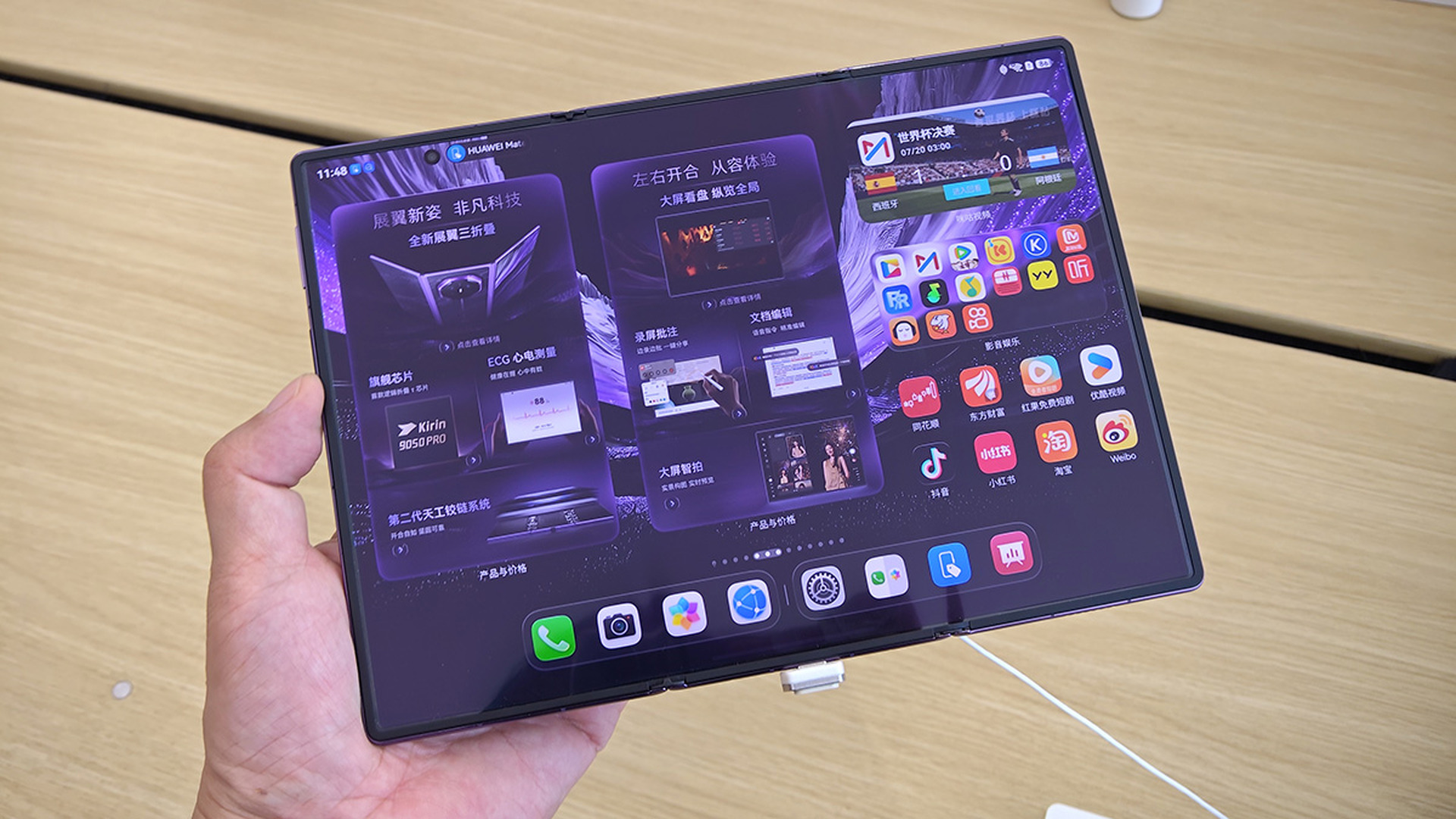 3つ折りスマホ「Huawei Mate XT 2 Ultimate Design」実機ハンズオン