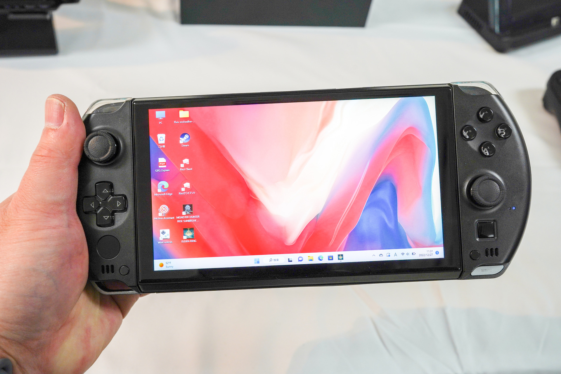 PSPのようなゲーミングUMPC「GPD WIN 4」国内予約開始。スライド式 