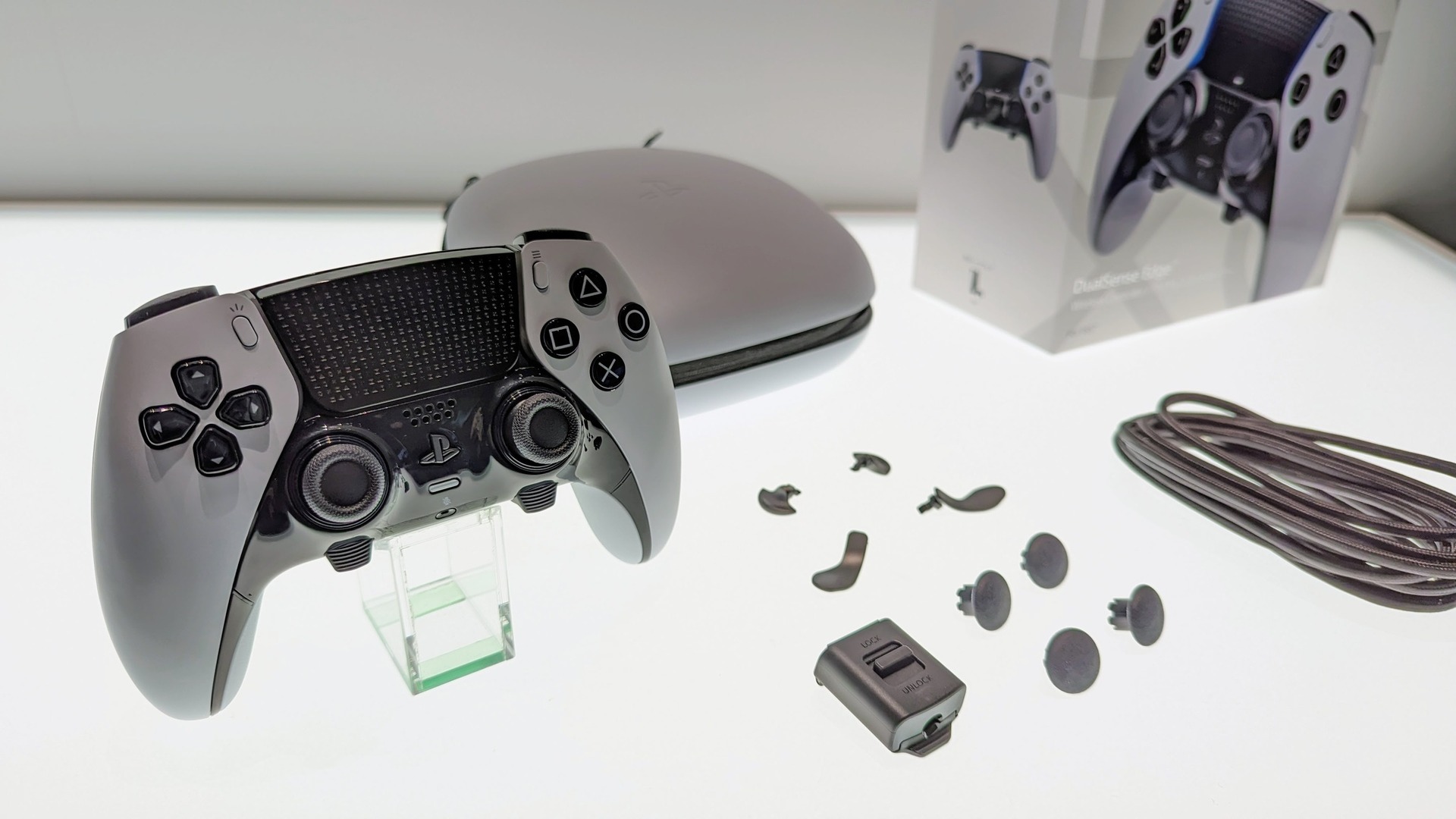 PS5 DualSense Edge先行ハンズオンレビュー。背面ボタン・交換式