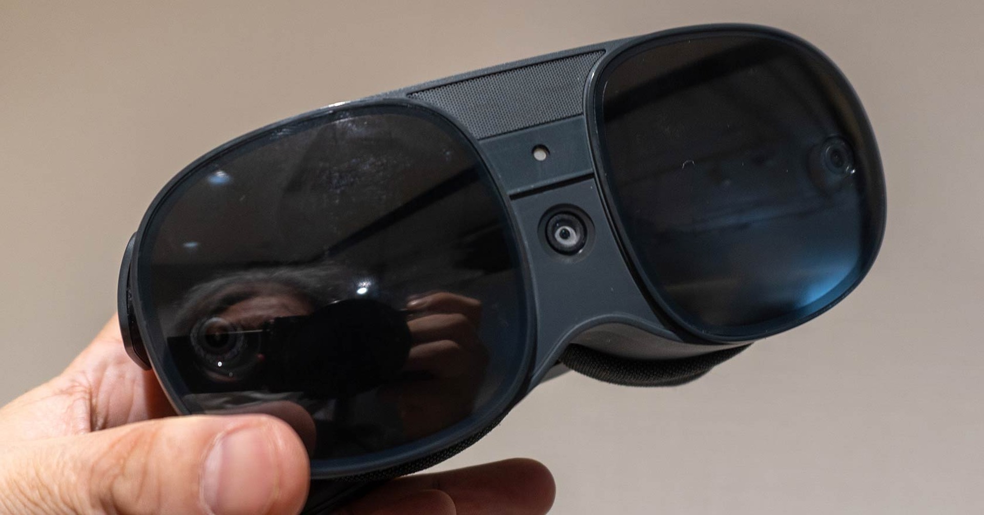 HTC VIVE XR Elite VRゴーグル HTC Vive XR Elite - Immersive Mixed Reality and PC VR Headset