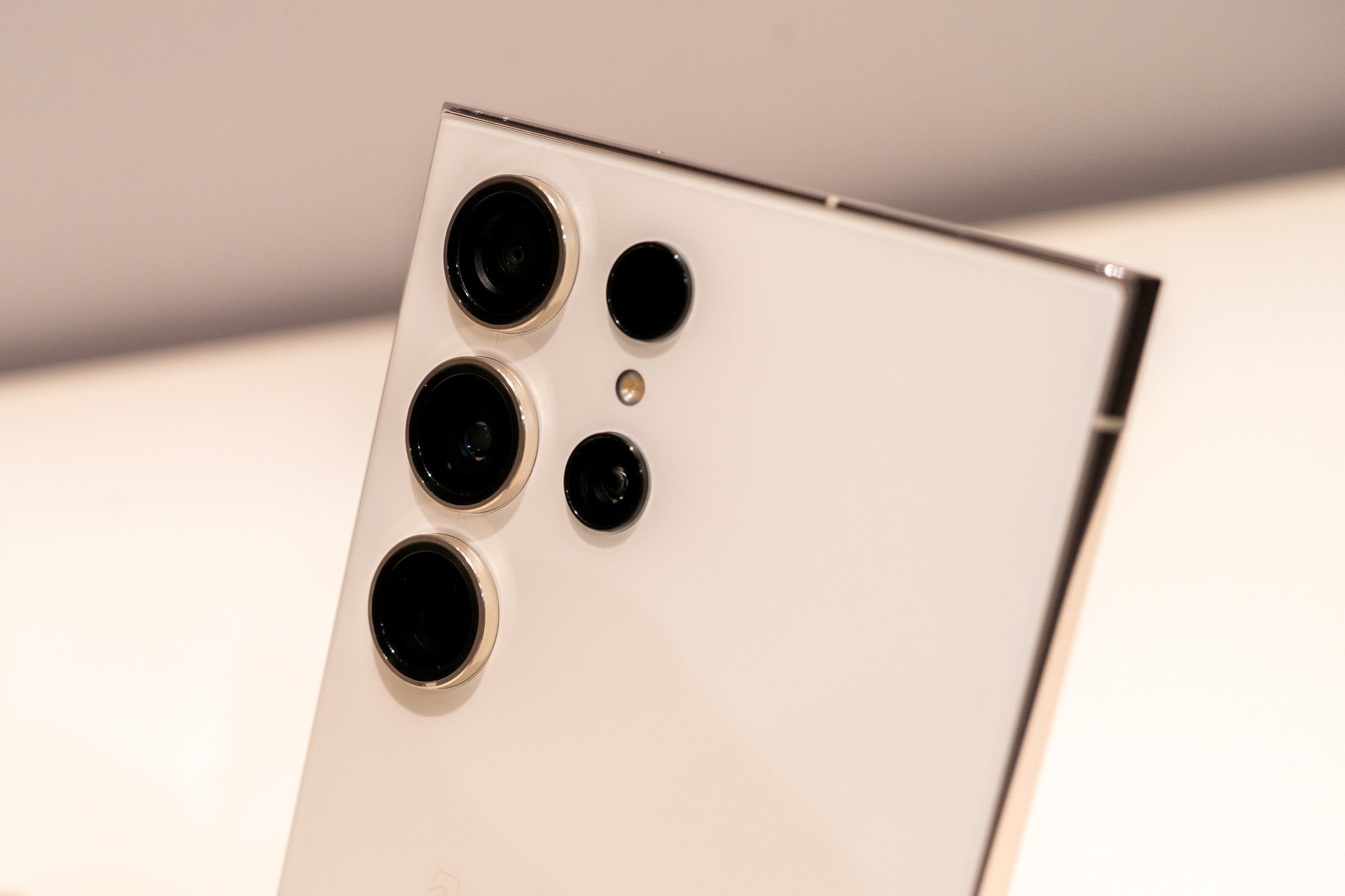 Galaxy S23 / S23 Ultra国内発表、4月20日にドコモとauから発売。S23は