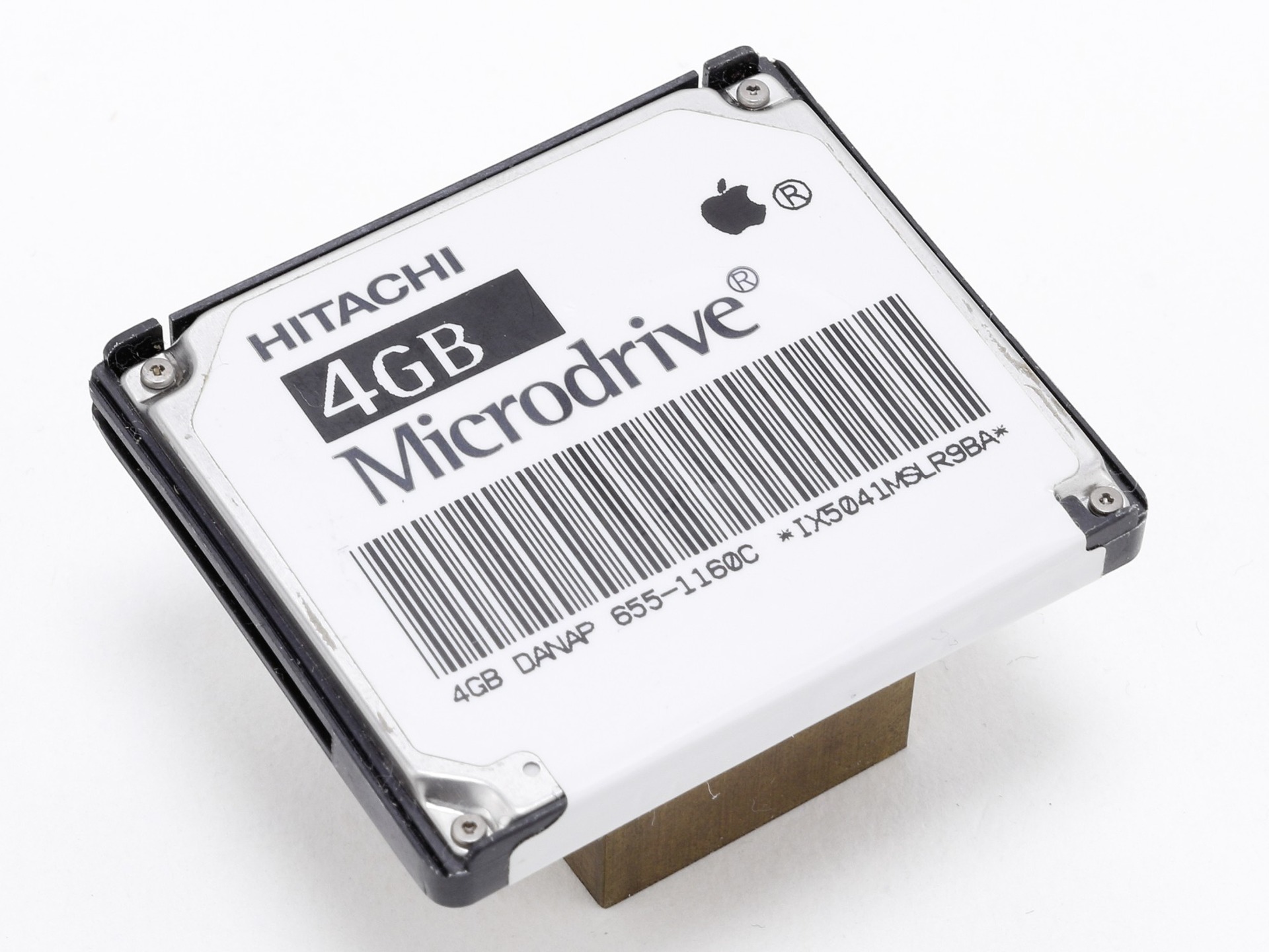 低価格で大容量を実現。CFサイズの超小型HDD「マイクロドライブ