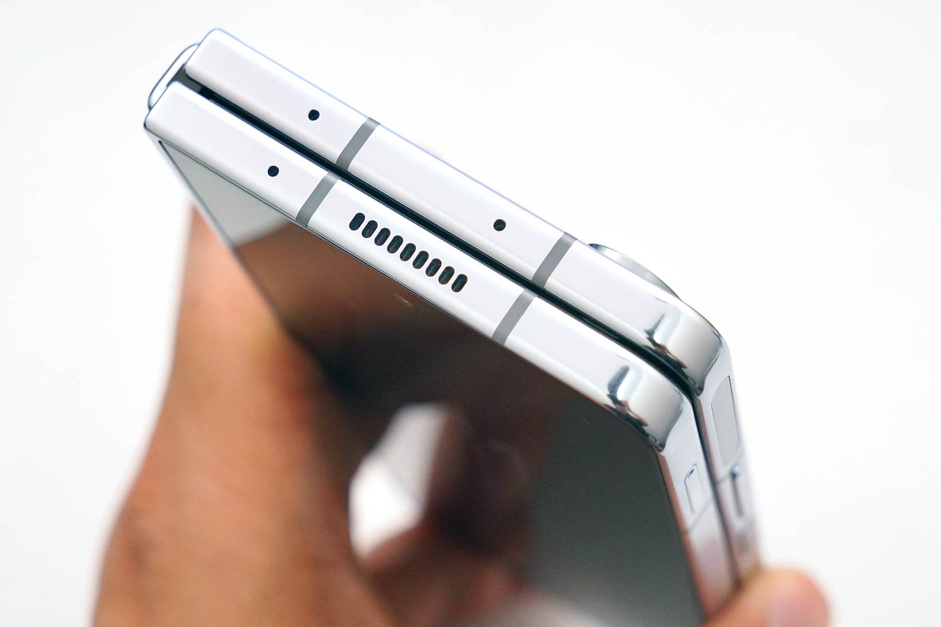 25万円のGalaxy Z Fold5が下取り込み実質9万円以下に。ドコモの