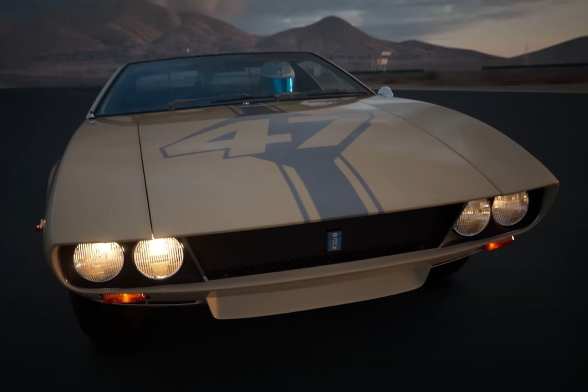 Diorと『グランツーリスモ7』が奇跡のコラボ。特別カラーのデ・トマソ