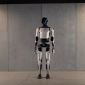 テスラ、ヒト型ロボット「Optimus Gen 2」公開。手足の動作がよりなめらかに