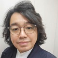 ▲HUAWEI Eyewear 2をかけた筆者。自ら言い出さないと、誰もこのメガネがスマホとつながってるとは気づかないのがちょっと寂しい