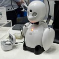 イヤホンで分身ロボット「OriHime」を遠隔操作。ヒアラブルデバイス「RN002 TW」で頭の動きや揺れを反映する研究