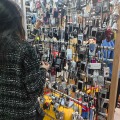 「Z世代に中古コンデジが人気」は本当だった！香港の中古店は若い女性ばかり。ソニーMavicaやGalaxy S4 Zoomなど懐かしい機種も（山根康宏）