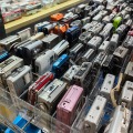 「Z世代に中古コンデジが人気」は本当だった！香港の中古店は若い女性ばかり。ソニーMavicaやGalaxy S4 Zoomなど懐かしい機種も（山根康宏）