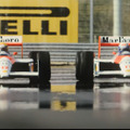 【動画】Netflix、ドラマ『セナ』のために実走可能なF1レプリカ22台を独自製作