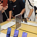 海外のファーウェイストアには最新スマホが勢ぞろい。日本ではいつ復活するのかなー（スマホ沼）