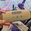 人気のモバイルスピーカーにAIで音質進化した新モデル「JBL Flip 7 & Charge 6」登場