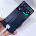 回転ベゼルのカメラフォンや巨大スピーカースマホまで、この春話題の4製品が発売に（スマホ沼）