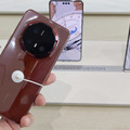 ファーウェイ本社に行ったら真っ赤なスマホが売っていて、そこからいろいろと考えた（スマホ沼）