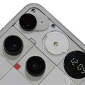 Nothing Phone (3) 実機を最速チェック。背面LEDから丸窓のドット表示に。更なる謎ボタン、そしてヘッドフォンも（スマホ沼）