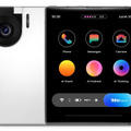 スクエアデザインの変態AIスマホは一部データ通信無料でQWERTYキーボードにも対応（スマホ沼）