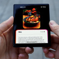 スクエアデザインの変態AIスマホは一部データ通信無料でQWERTYキーボードにも対応（スマホ沼）