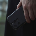 MYNUSのiPhone用ミニマムケース、ついにケースですらなくなる。MagSafeでくっつける背面保護パネル「MAGBACK」（テクノエッジ購買部）