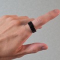 サブスク不要の極薄スマートリング「FreeSense Ring」がクラファン開始。Oura Ringと比べてみた（スマホ沼）