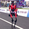 スマホからフィジカルAIへ。人型ロボットマラソン大会で優勝したHONORの描く未来(山根康宏)