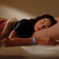 Google、約5gで1週間駆動のFitbit Air発表。Geminiが健康アドバイスするAIコーチを提供、Google Healthアプリに集約