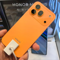 それでも「iPhone風デザイン」をやめられないHONORのそっくりAIスマホ(山根康宏)