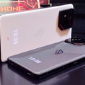 AI時代でスマホ離れ？ASUSがPCに注力したCOMPUTEX 2026ブース (山根康宏)