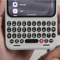 QWERTYキーボードスマホ「Clicks Communicator」実機動画がついに公開 物理キー活用機能が多数(山根康宏)