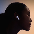 アップル新イヤホン AirPods 5 発表。「業界最高クラス」の解放型ANC搭載、税込2万3800円から