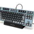 FILCOのキーボードを飾るスタンドに新モデル「ZON（存）」　ステンレス製のマルチスタンド