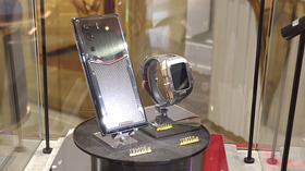 ウン100万円のスマートフォンに心がグラッと来てしまう（スマホ沼） 画像