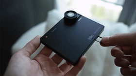 スクエアデザインの変態AIスマホは一部データ通信無料でQWERTYキーボードにも対応（スマホ沼） 画像