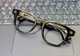 Looktech AIスマートグラスを試す。AIに見せて訊くカメラ搭載、「ジェネリック レイバンメタ」に留まらない工夫も 画像