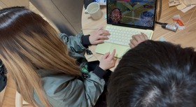 文系年金受給記者がAIハッカソンでゲームプログラミング。富士山麓にMacBook Neoを持ち込みヴァイブコーディングした結末（CloseBox） 画像