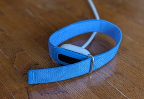 健康目指すひとびとのFitbit Air、Pixel Watchといっしょに手首に巻いて使ってみました（Google Tales） 画像
